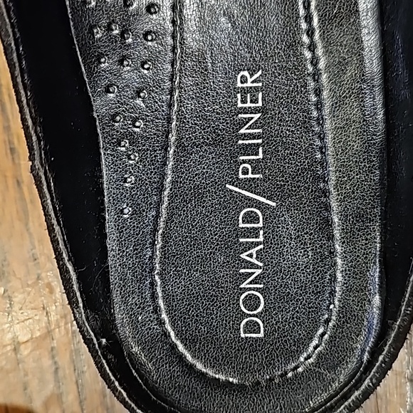 Donald Pliner Shoes - Picture 6 of 8